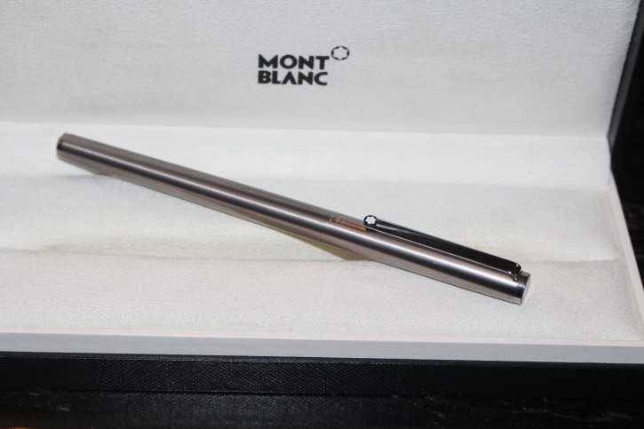 Montblanc Slim Line Füllfederhalter in silbern aus den 80er Jahre